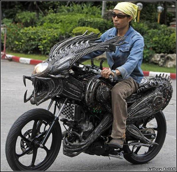 Мотоцикл Sci-fi Bike, сделанный из металлолома