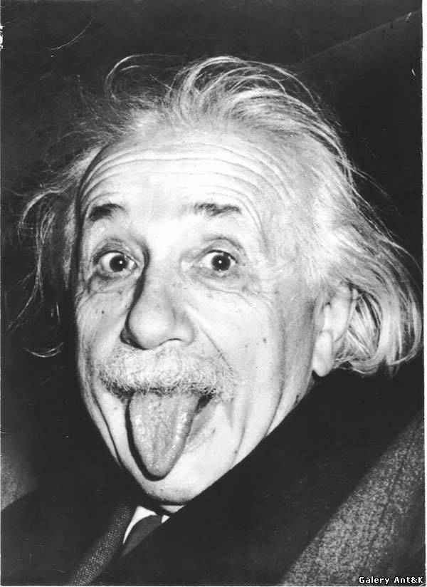 Самая известная фотография Альберта Эйнштейна, подписанная самим физиком.